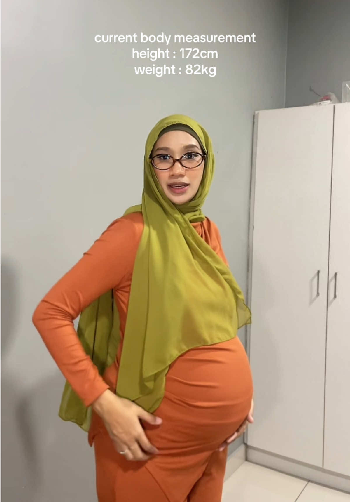 uniform harian, paling senang. tak gosok, satu set dgn seluar & paling best cutting top not regular shirt 😜 #OOTD 