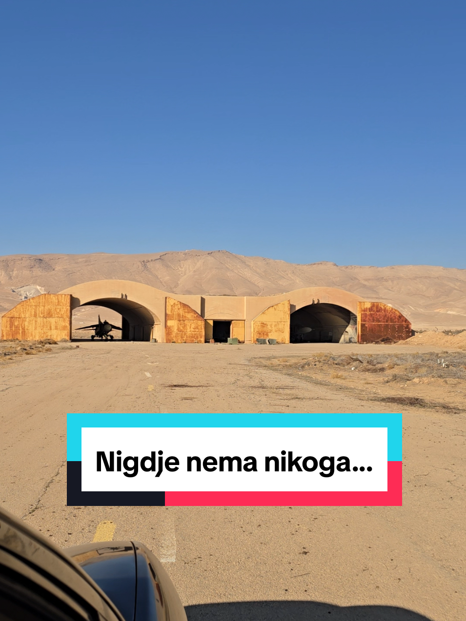 Nigdje nema nikoga... sve je prazno i pola toga pokradeno od strane lopova koji su dosli ovdje nako pada Assadovog rezima... #syria 