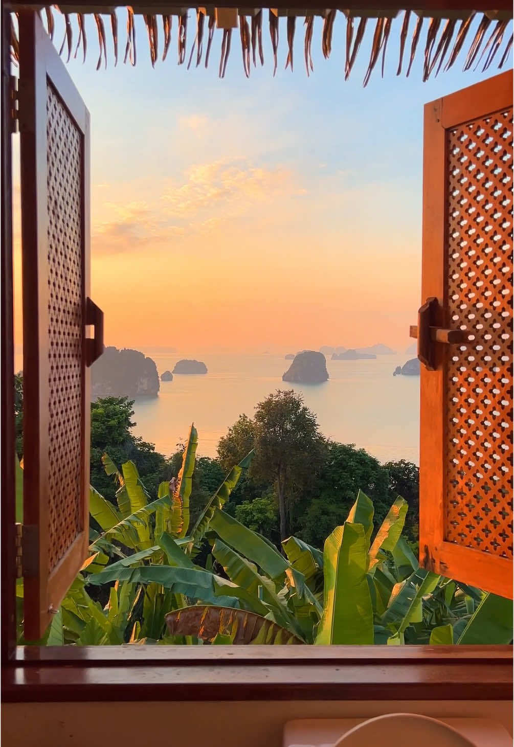 the best toilet view in Thailand 🇹🇭🌅✨ #krabi #thailand #thailand🇹🇭 #tiktokthailand #tiktoktravel #sunset 