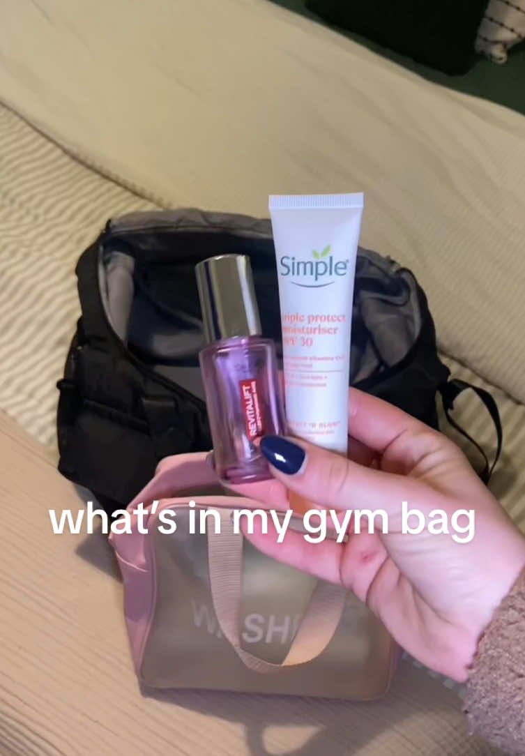 What’s in my gym bag - here’s what I pack for the gym for a morning session before work! I alwaysss pack my bag the night before to make the early starts so much easier 🎧🫧 #fitnessgoals #fitnessroutines #morninggymroutine #fitnessgoal #gymbag #whatsinmygymbag #grwmgym #gymbagessentials 