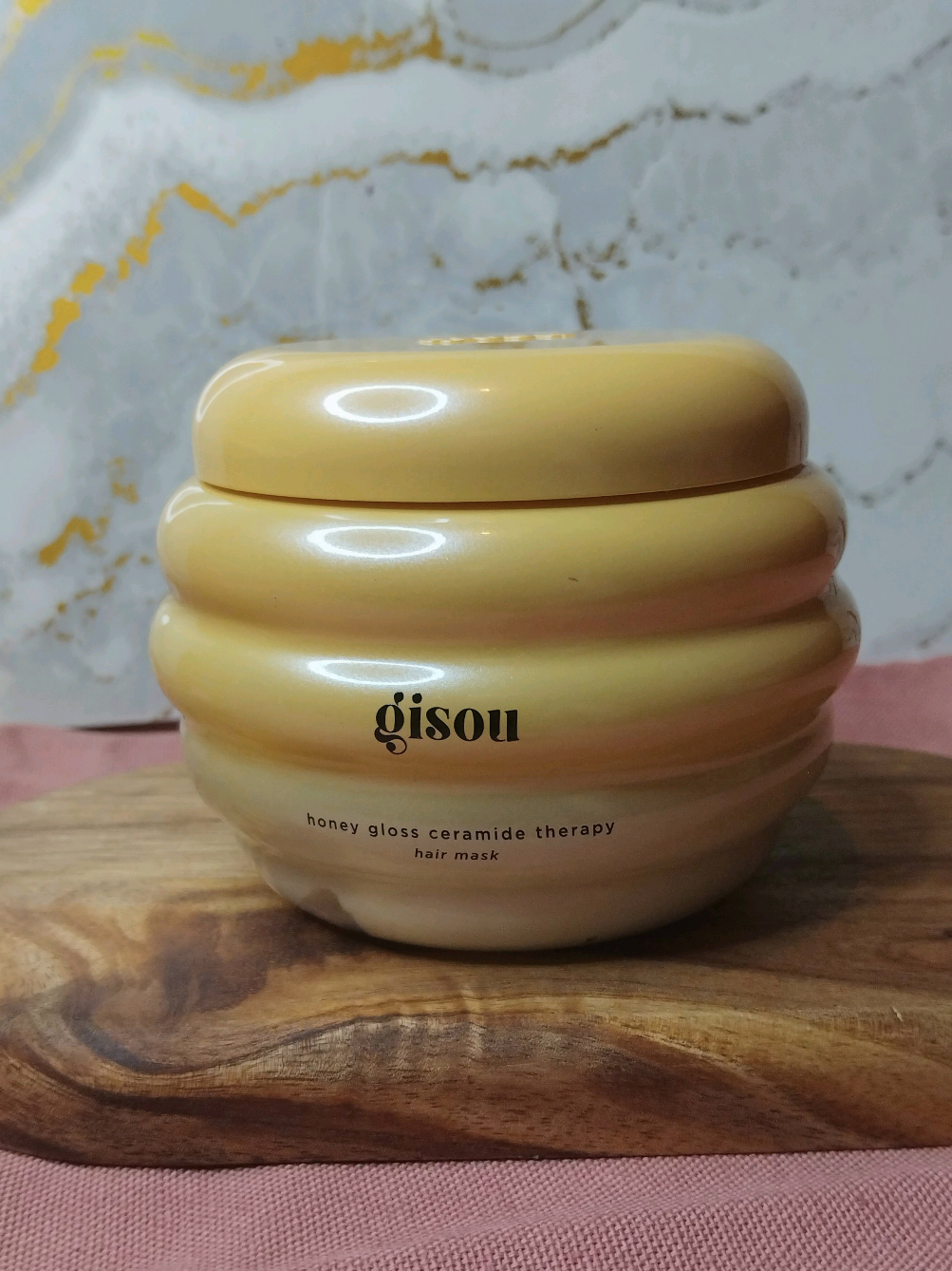 merci à @Gisou  pour ce magnifique masque pour cheveux à l'odeur et la texture incroyable 😍😍 #collaborationcommerciale  #hairmask  #gisou #gisouhairmask #gisouhoneyglow 