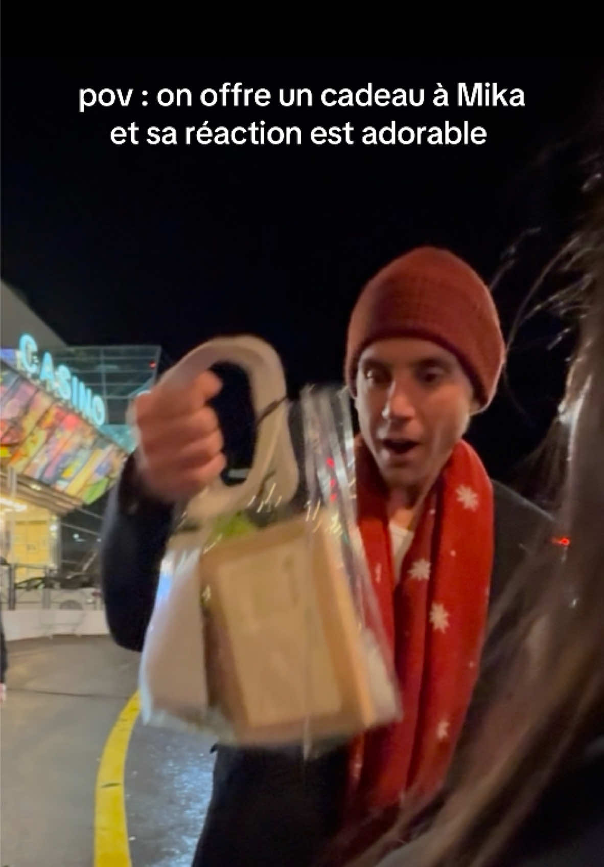 Merci pour tout @MIKA ❤️ et merci @un tour deux mains pour avoir réalisé ce cadeau 🫶🏻 #mika #mikatiktok #mikaconcert #midem #midem2025 #cannes #2025 #idole #concert2025 #mikafanclub #mfc #cadeau #fan #fangirl #potery #poterie #palaisdescongres #gift @ㅤ🇵🇹 @candicemcrd @Laura 