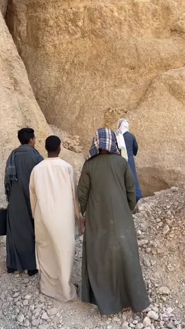 فكره جديده(الآثار في الجبل)الأب ضحه بابنو في الجبل عشان الآثار شوف حصل اي ومين عايز جزء ثاني🎥🥹😱#فاعل_خير #تجربة_اجتماعية #سوهاج #fyp #الجبل #عبدهالسفاح😈🔥 
