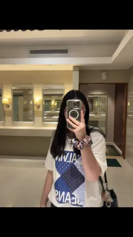 Mirror selfie jam 10 malam lebih #iphone13promax #mirrorselfie #livephotos 