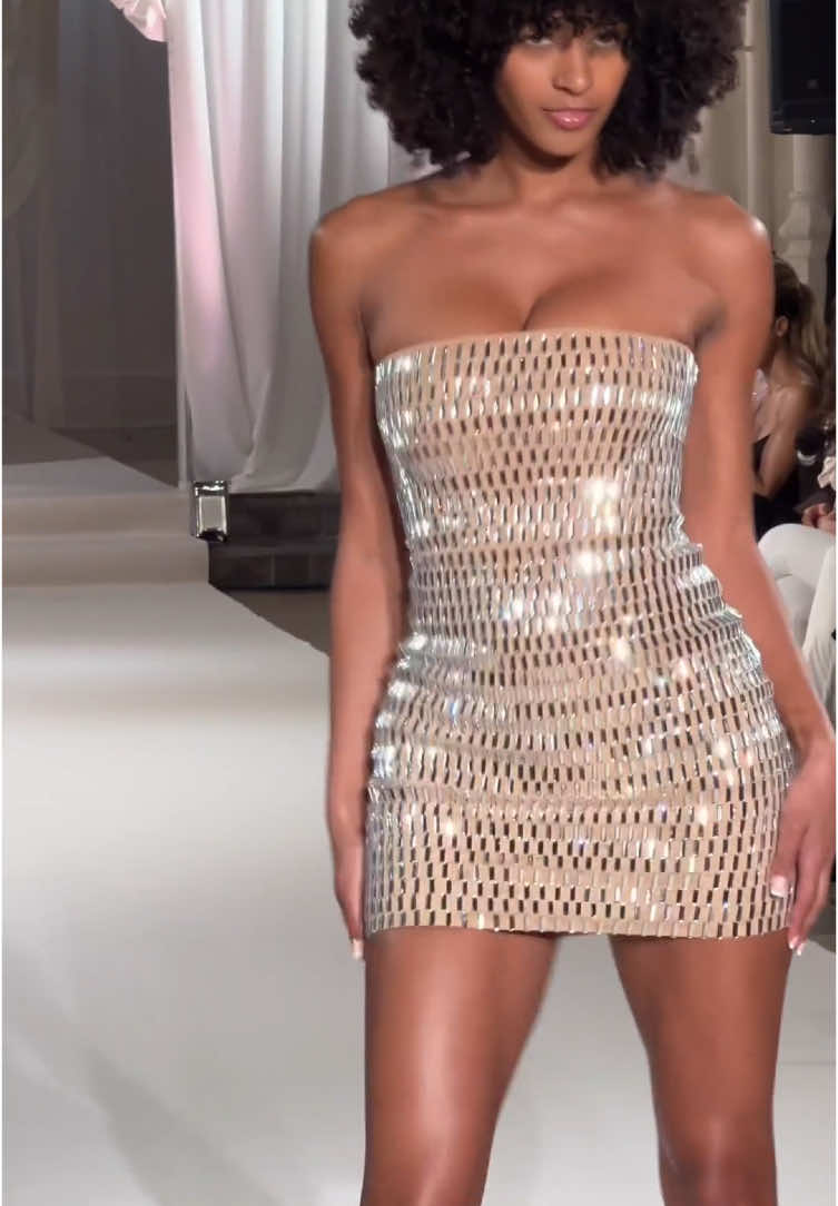I need this dress 🧏🏾‍♀️ #fashiontiktok #model #GlowUp #blackwomen #BlackTikTok #llovey777 #catwalk 