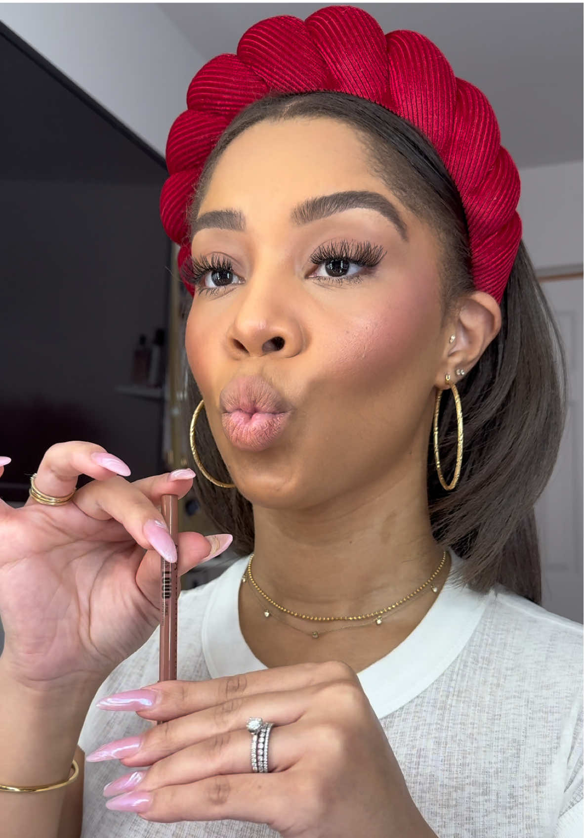 Soft glam extra glow ✨ @Huda Beauty @LYS Beauty @DIBSBEAUTY @Laura Mercier  @Too Faced #grwm #grwmmakeup #fyp #fypシ゚viral #makeup #makeuptutorial #CapCut 