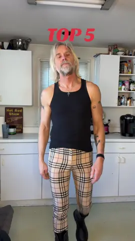 Request for my favorite vintage outfits from that shops, garage sales etc. Have a great day!