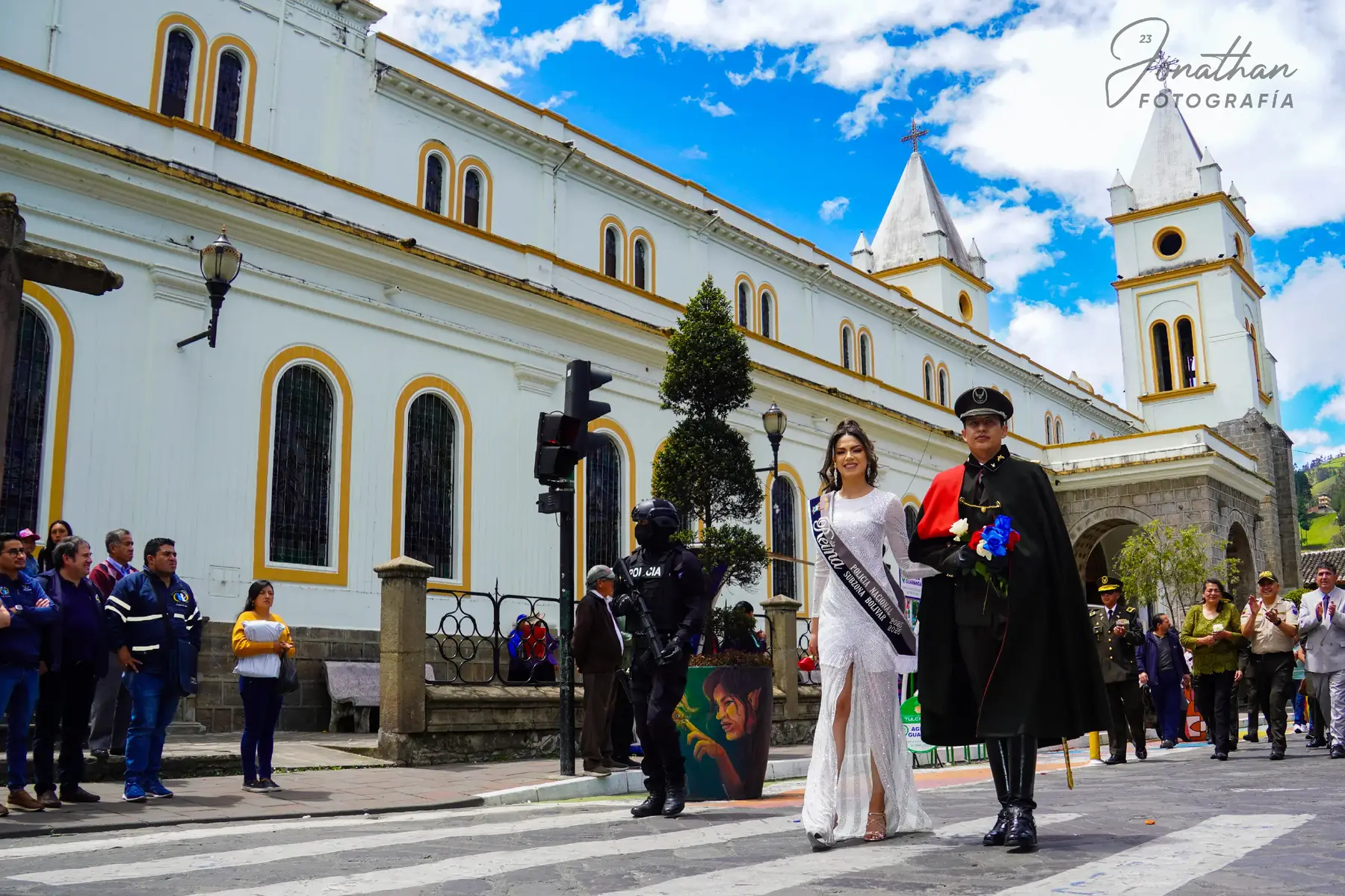 Ana Paula Cevallos Jurado, representando al Comando Subzonal de Policía Bolívar #Carnaval #2025 #guaranda_bolivar_ecuador🇲🇫🇪🇨  #fotografía #viral #paratiiiiiiiiiiiiiiiiiiiiiiiiiiiiiii 