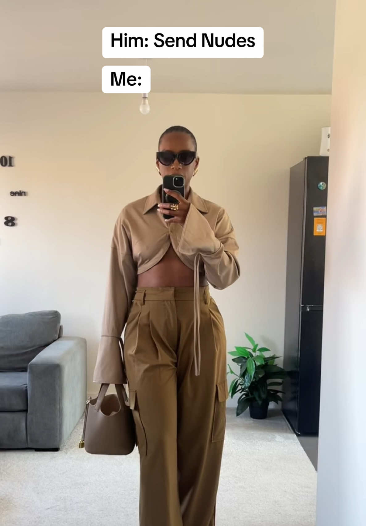 The Mina Tote Bag in Greige is the perfect nude 🙂‍↔️ #nudebag #OOTD #grwm #nudeoutfit #valentinesdaygiftideas #valentinesdayoutfit 