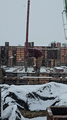Pouring in snow ❄️ 👏  #concrete #forms #contractor #Home #newhome 