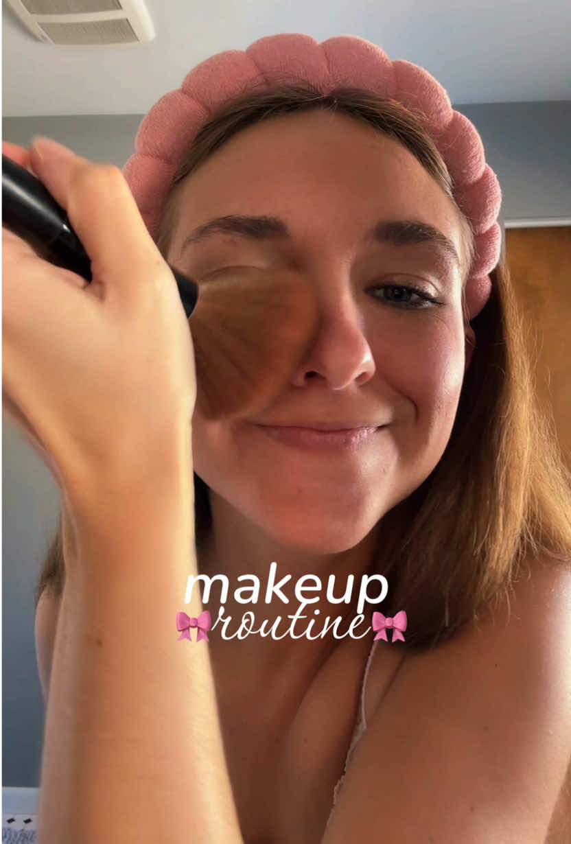 lounge day makeup 3 products very simple would recommend 🤌✨💋 #simplemakeuproutine #everydaymakeuplook #creatorsearchinsights #quickmakeuproutine #confidenceisbeauty 