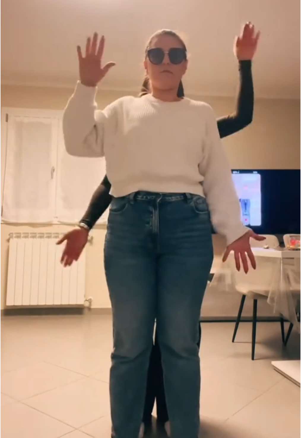 Altro giro, altro tiktok👯‍♀️ @alexiapetruccii  #friends #bestfriend #dancechallenge #loveyou #challenge #neiperteee #viral_video #viralditiktok #tendenza #fyp #viraltikt #lovers #friends #italy #happiness #italiangirls #dance #sunglassestrend #couple #2025 #twinsoftiktok #twinsisters 