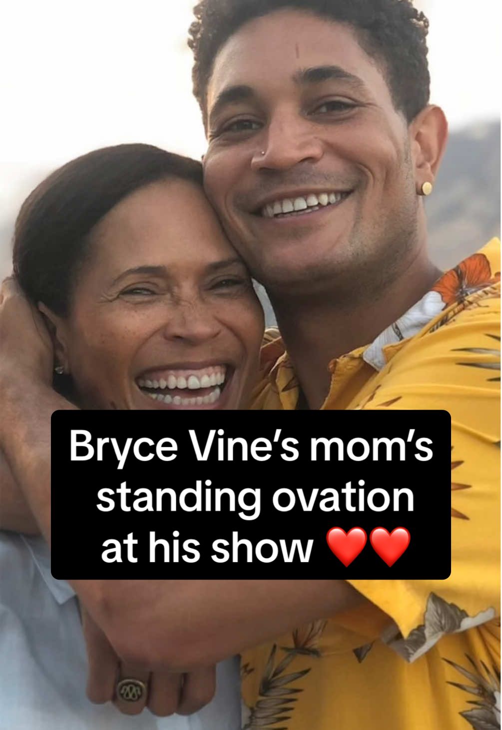 Bryce Vine’s fans gave his mom a standing ovation ❤️ @Bryce Vine #brycevine #MomsofTikTok 