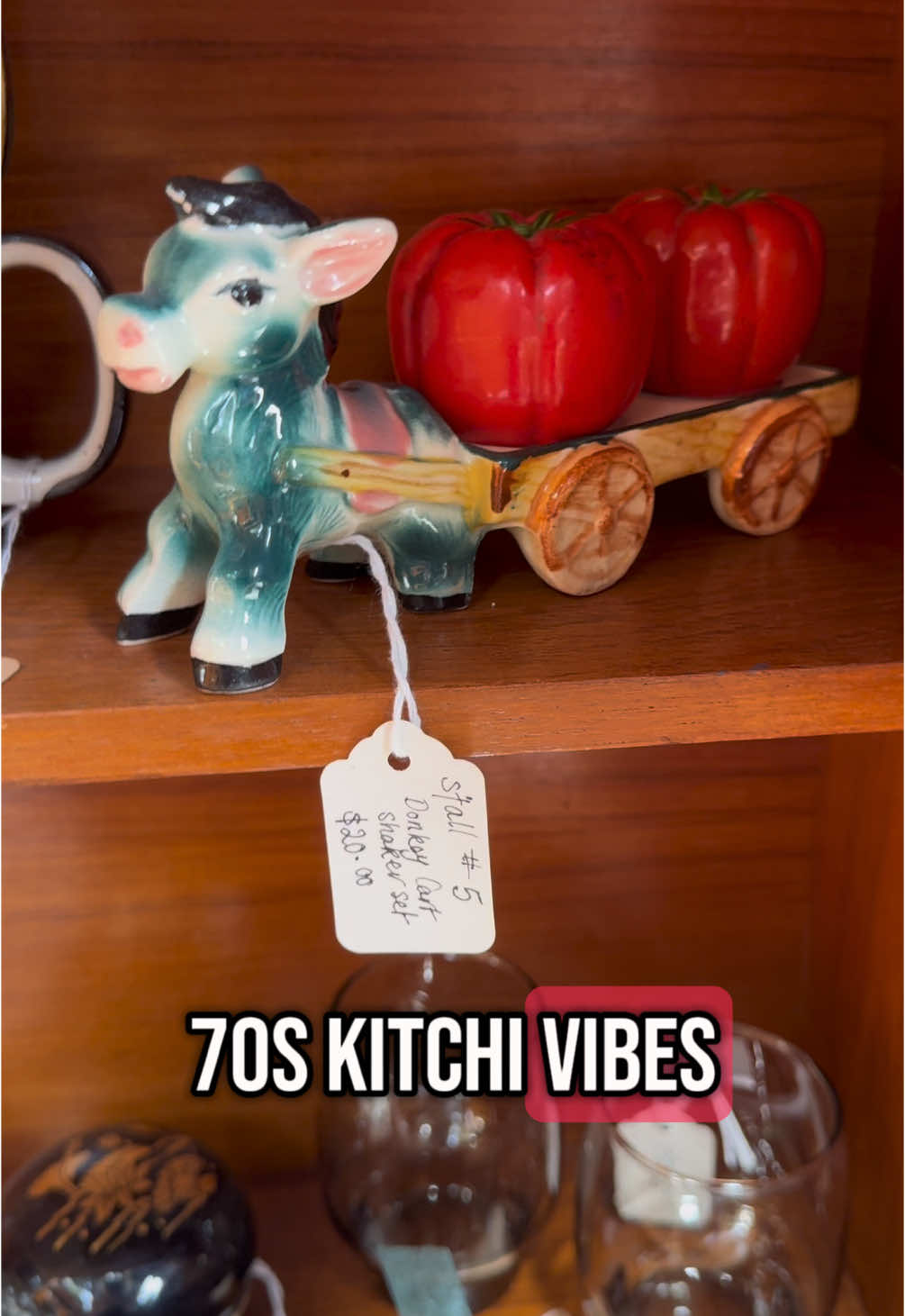 If you’re visiting the Gippsland region you HAVE TO visit Main St Merchants and the Storehouse Collective Vintage warehouse behind it in Sale!! #vintagefinds #vintagelove #gippsland #vintage #kitsch #sale #gippslandbusiness 