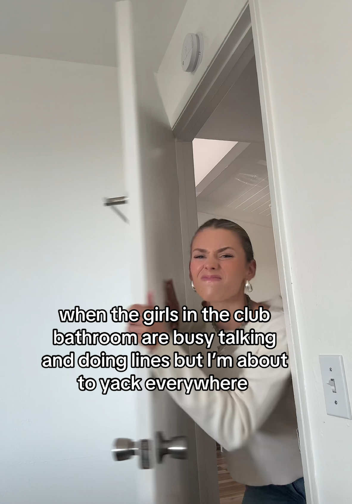 Like seriously stop yapping and taking pics in the bathroom 