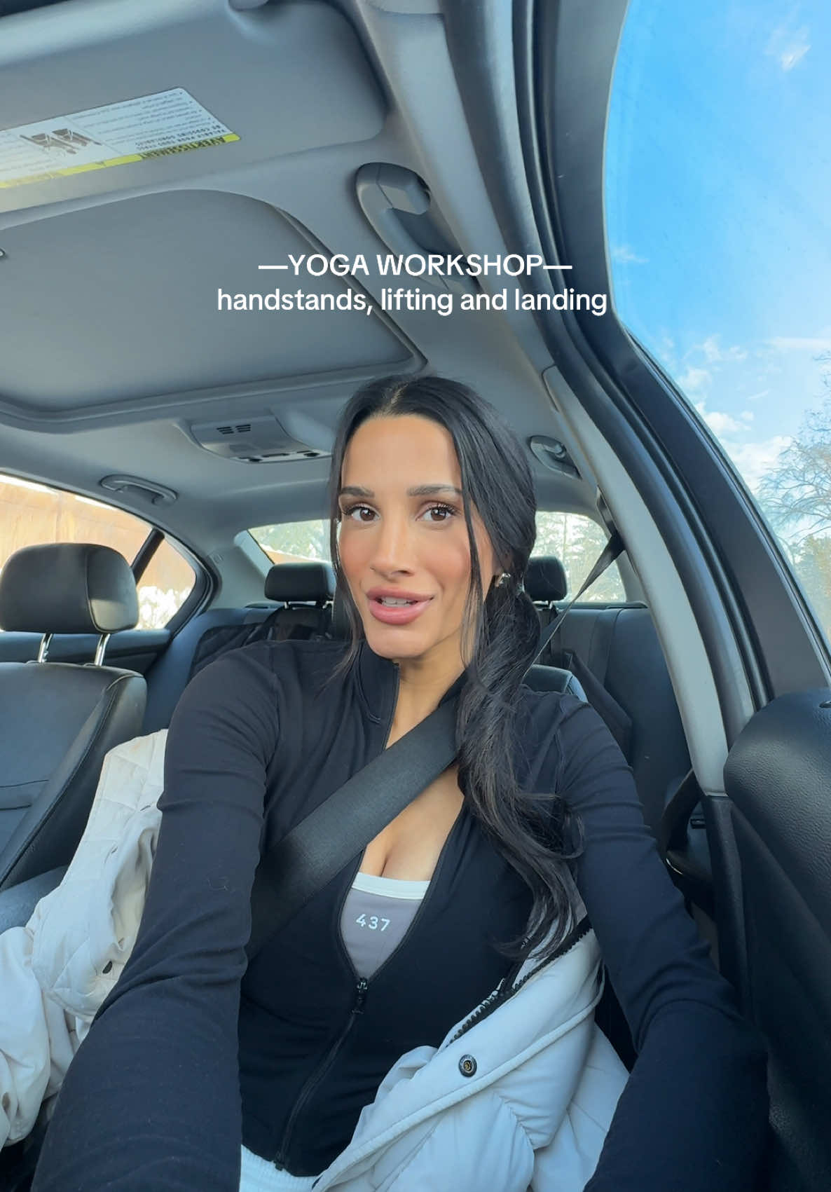 Come with me to a yoga workshop 🫶🏽🧘🏽‍♀️✨ #yoga #Fitness #health #wellness #tips #handstand 