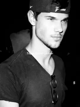 i'm sorry girls but i've always been team jacob | #taylorlautner ##twilight #twilightsaga #jacobblack #hearmeout #aesthetic #💋 #viral_video #fouryou #foryoupagе #fyp 