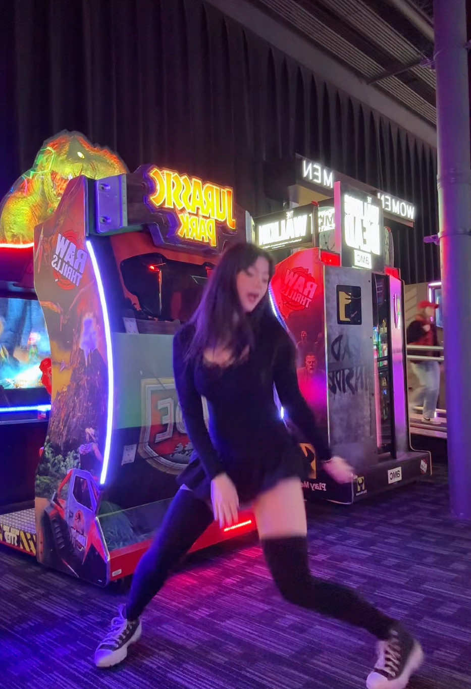 me 🤝 sturdy dance at arcades😛 #cosplayer #outofcosplay #dance #sturdy #trend #anime #fyp 