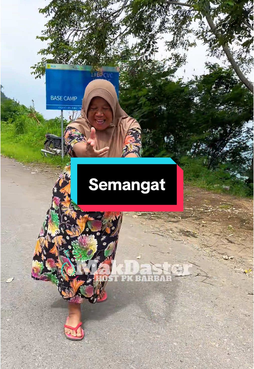 Emak berjuang sampai mati hanya demi anak yang emak sayangi #makdaster #viral #fyp  #fypシ゚ #djremix #fypage #pejuangkeluarga #lipsinc #fypviral 