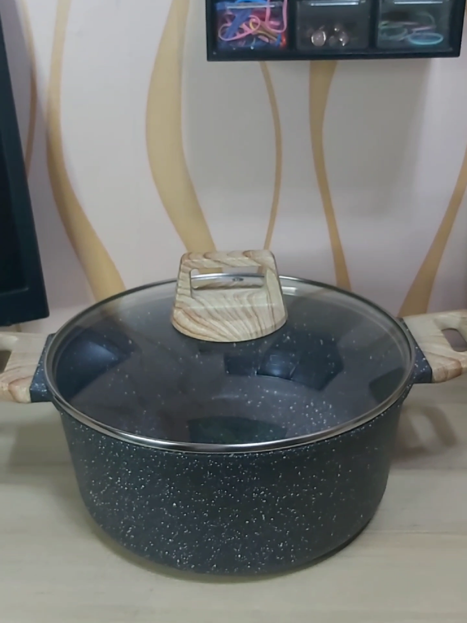 Hello mga ka Marz, so happy with my new kitchen toy 😁. May bago na naman tayong pag papraktisan 🤣 #dailyvlog #gipp #induction #nonstickpan 