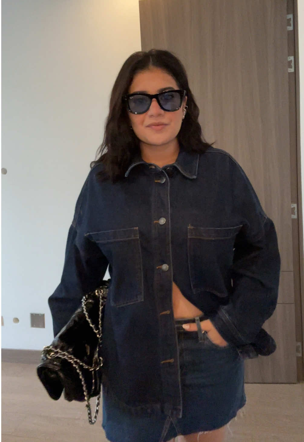 OOTD: DENIM ON DENIM Amando los lentes con blue lenses 🤤 #costarica🇨🇷 #rayban #denimondenim #OOTD #outfitinspo