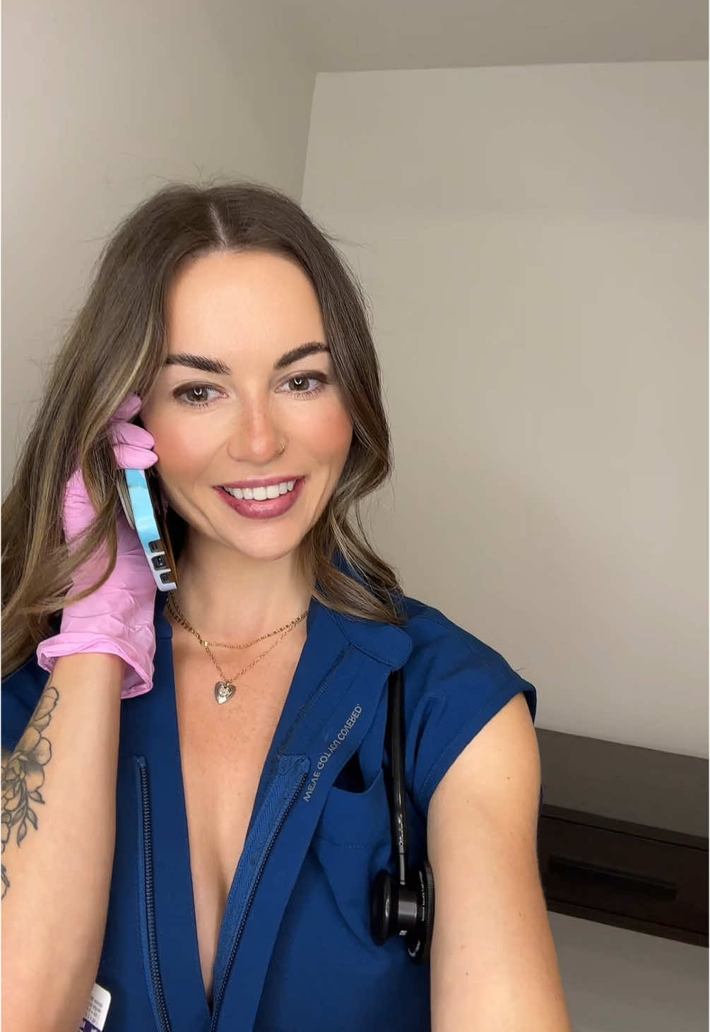 i’ll be home soon! 💋 #behomesoon #patientsbelike #nurse #nursesoftiktok #scrubs #scrublife #figsscrubs #nursebaddie #brunettegirl #prettysmile #fy #fypシ #explorepage✨ #fypppppppppppppp 