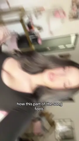 love when Lana actually sings 😭