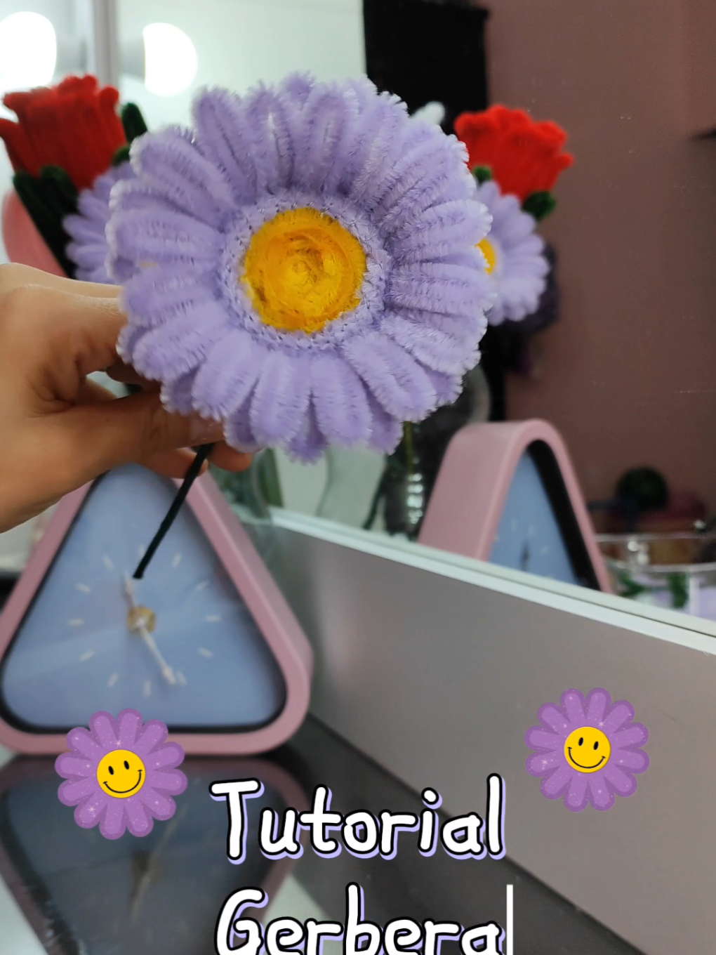 Cómo hacer una Gerbera con limpiapipas 🌼🩷 #fyp #fypage #foryoupage #creatorsearchinsights #diysanvalentin #14defebrero #regalosanvalentin #DIY #hazlotumismo #Gerbera #gerberadelimpiapipa #gerberamorada #flormorada #