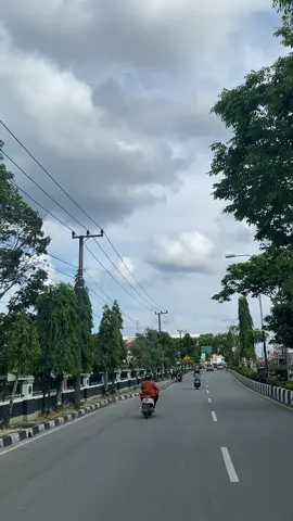 helem pink jangan sampai lepas 😂 @🥰😍yulimam🥰😘  #bontang #bontangpost #bontangkaltim #bontang_ku #kaltim #kalimantantimur #kutaitimur #bontangkuala #fyp #jalanjalan #view #views #healing #HealingJourney #healingtiktok #foryou #traveltok #traveler #soundviral #fypシ゚ #story #storytime #storywa #kelilingindonesia #kotabontang #platktiniboss 