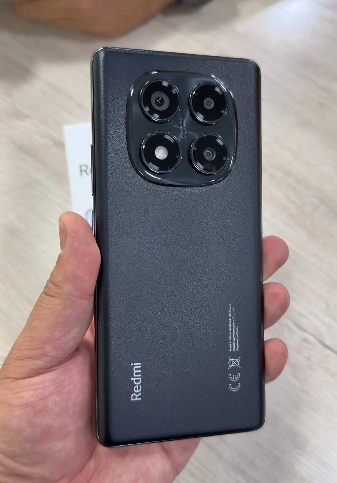Xiaomi Redmi Note 14 Pro 📲 El Xiaomi Redmi Note 14 Pro 4G es la variante limitada a redes LTE, con una pantalla AMOLED de 6.67 pulgadas, procesador Helio G100 Ultra con hasta 12GB de RAM y 512GB de almacenamiento interno, cámara triple de 200MP con estabilización óptica de imagen, parlantes duales, lector de huellas bajo pantalla, batería de 5.500 mAh de carga rápida, y resistencia al agua. #xiaomi #redmi #redminote14pro #lejotech 