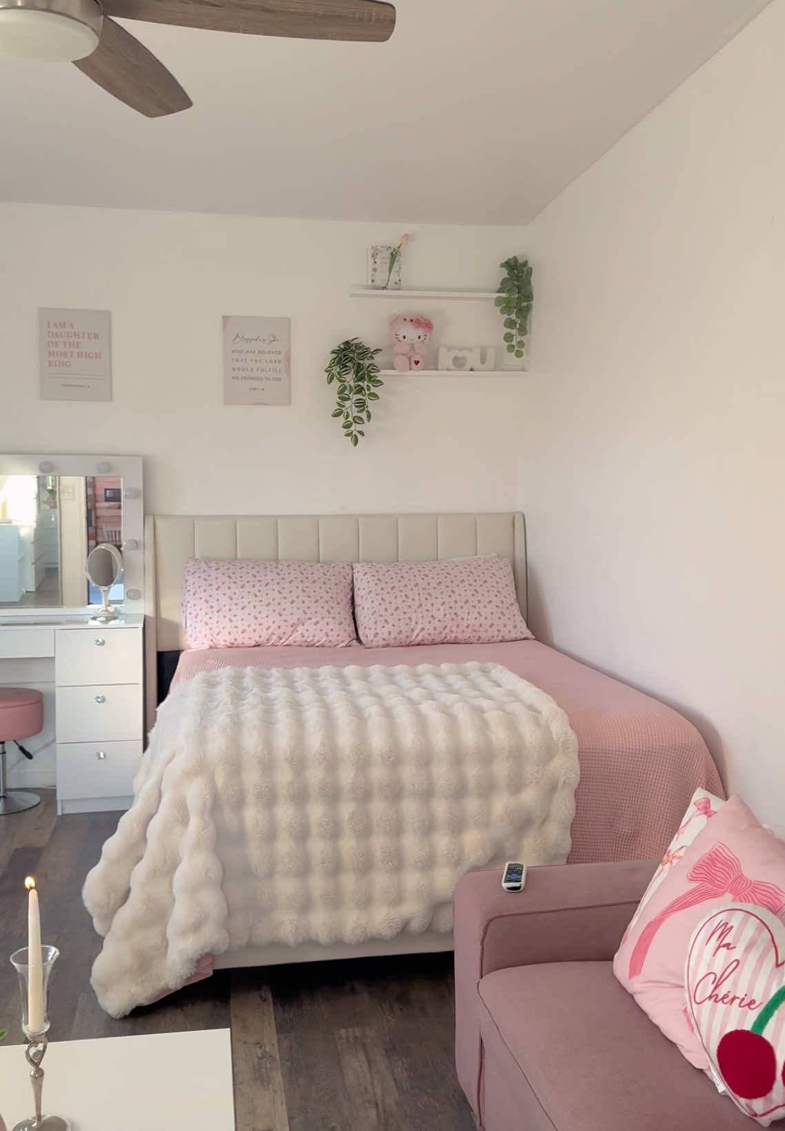 room reset day🎀 #RoomTour #roomdecor #fue #roommakeover #pink #ikeafinds #aesthetic #dresser #vanitymirror #CleanTok 