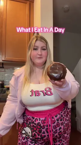 packing the house up which means less cooking! March 1st hurry up and get here 🫶🏻 #mukbang #plussize #foodies #brandileighsnacks #eatingshow #foodietiktok #whatieatinaday #wieiad #eating 