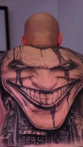 TATTO PARA REAGIÃO DAS  COSTAS  HA HA HA 🎭 TERIA CORAGEM DE FAZER ? #viral_video #brasil #tik_tok #tattooideas #tatto #coringa #batman #filme 