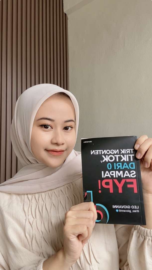 banyak bgt di dm yg tanya cara ngonten. daripada aku capek jelasin, coba kalian beli buku ini deh, lengkap, bisa konsul sm mentornya jugaaa #fyp #bukufyp #affiliate #affiliatepemula 