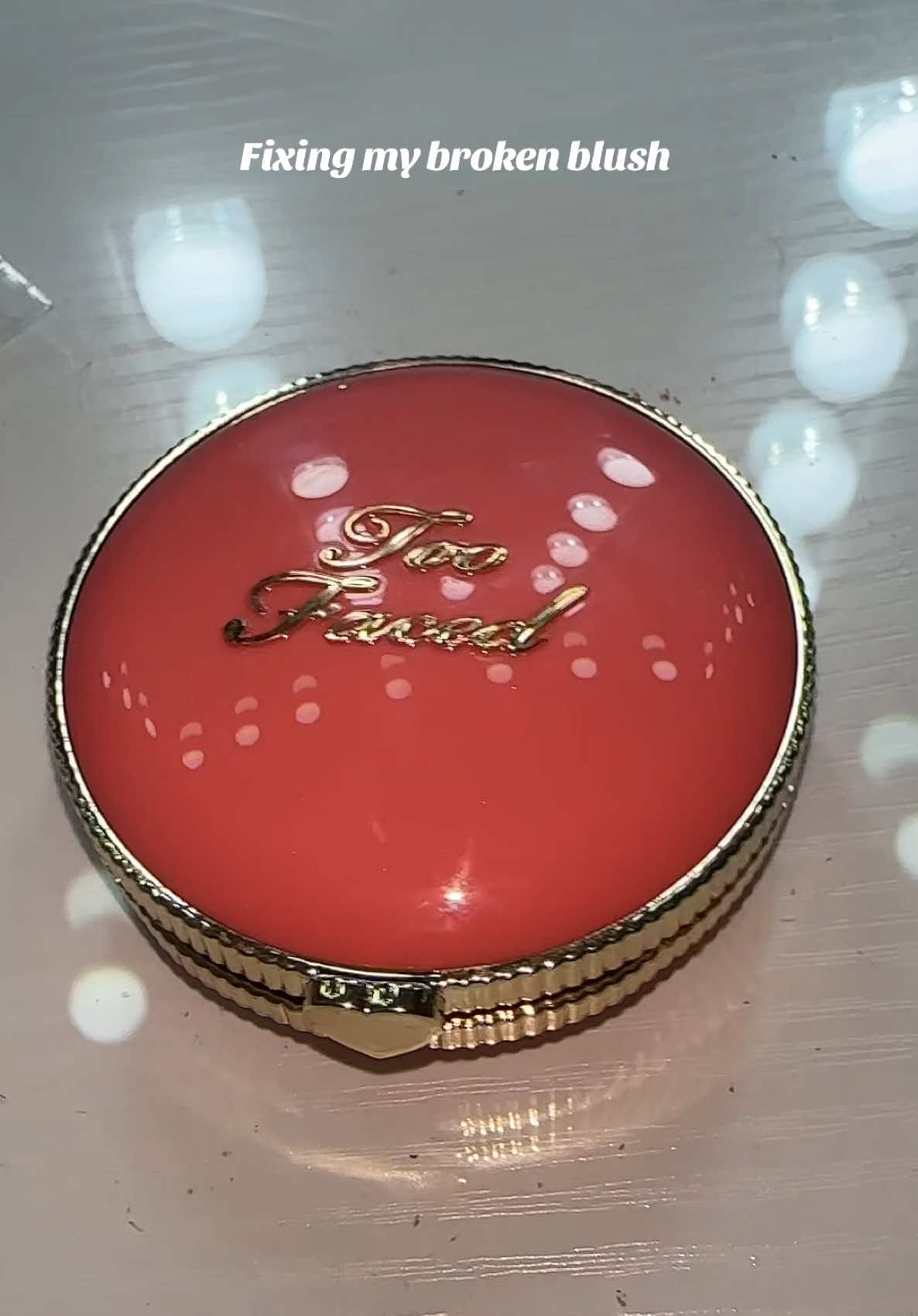 don’t mind my scratched vanity #brokenmakeup #brokenpowder #makeuphacks #fixmymakeup #fixerupper #toofaced #blushhack 