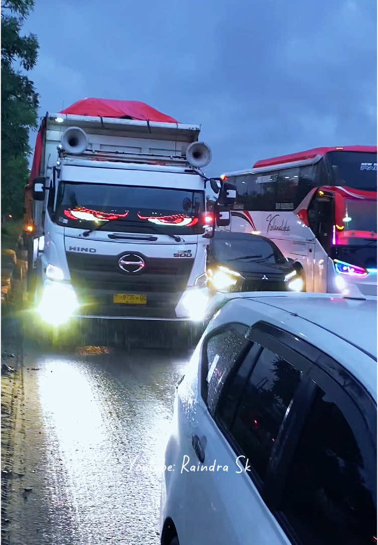 Dump Truk strobo mata #truk #trukmaniaindonesia #dumptruck #trukkeren #fyp 