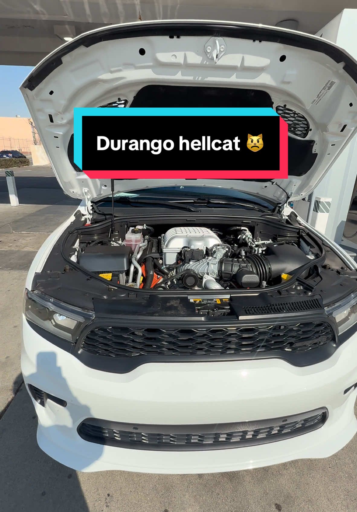 En una SRT 🏁 #fy #fyppppppppppppppppppppppp #hellcat #hellcatdurango #srt #viral #supercharged #carsoftiktok #carcommunity #chaka #srthellcat 