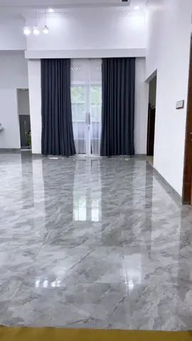 Setelah dipasang granitnya.. yg abu-abu itu granit QnQ yg ada gliter silvernya… #pembangunanrumah ##granitlantai #rumahkusurgaku #fyp 