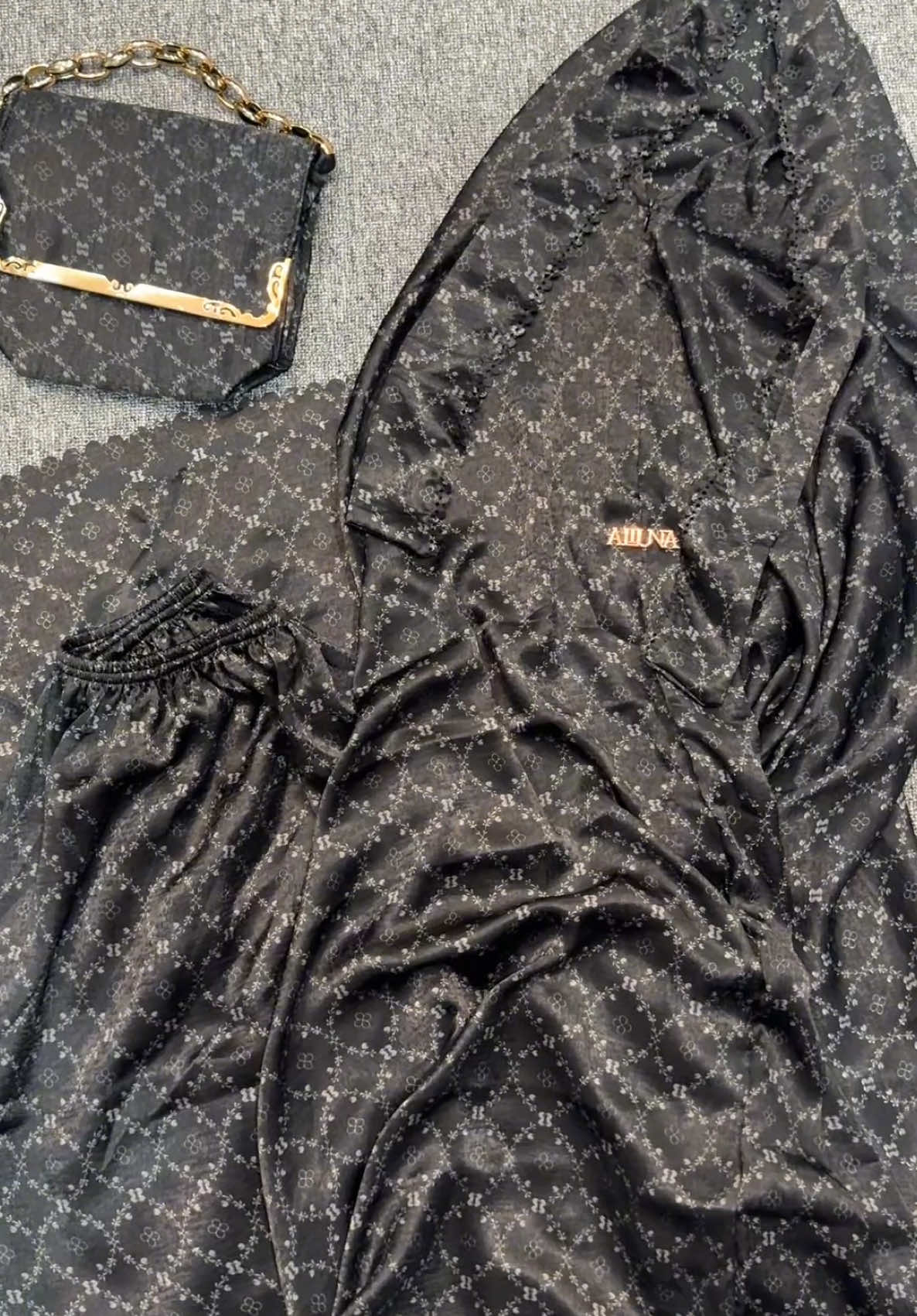 Masyallah bentar lagi bulan ramadhan, yuk dari sekarang udah pilih mukenah ALLUNA santorini silk, bahan super premium 😍 dingin dan lembut, harga under 200K udah dapet mukenah secantik ini😍 yuk bulan ramadhan pake mukenah dari ALLUNA😍  #ramadhan #bulanpuasa #mukenah #hariraya #idulfitri #fyp #fypシ゚ 