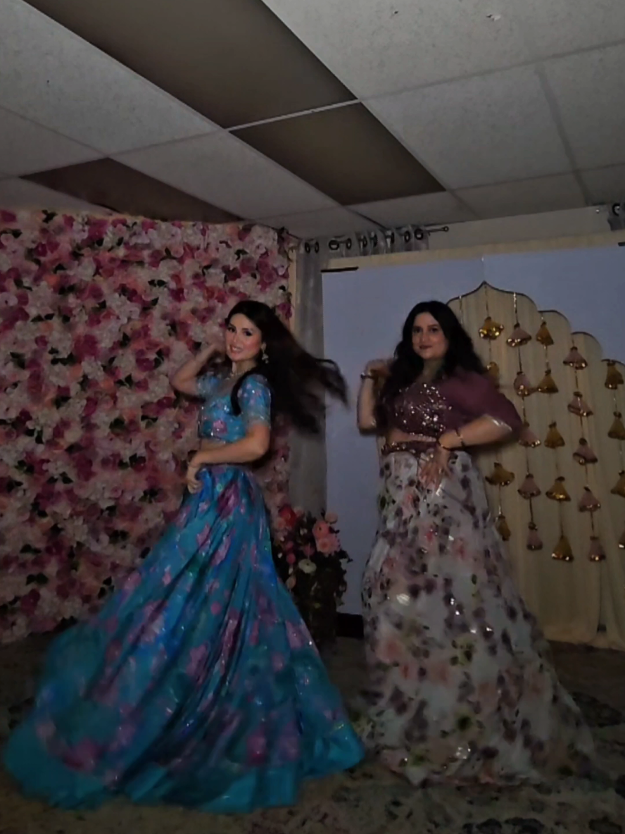 Jhim Jhimaune Aankha 💃 . @supelsya  DC: @me  #mehendinight #jhimjhimauneaakhale #nepalidance #nepaligirls #nepaliweddingdance @Ekdevlimbu 