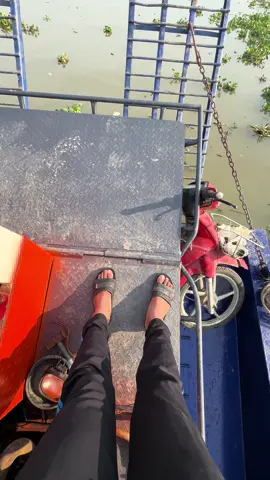 Sống tình cảm quá, người ta coi mình là đồ giảm giá. Đôi lúc còn hết hạn sử dụng luôn...!🙂#đời #xãhội #tâmtrạng #xuhuong 