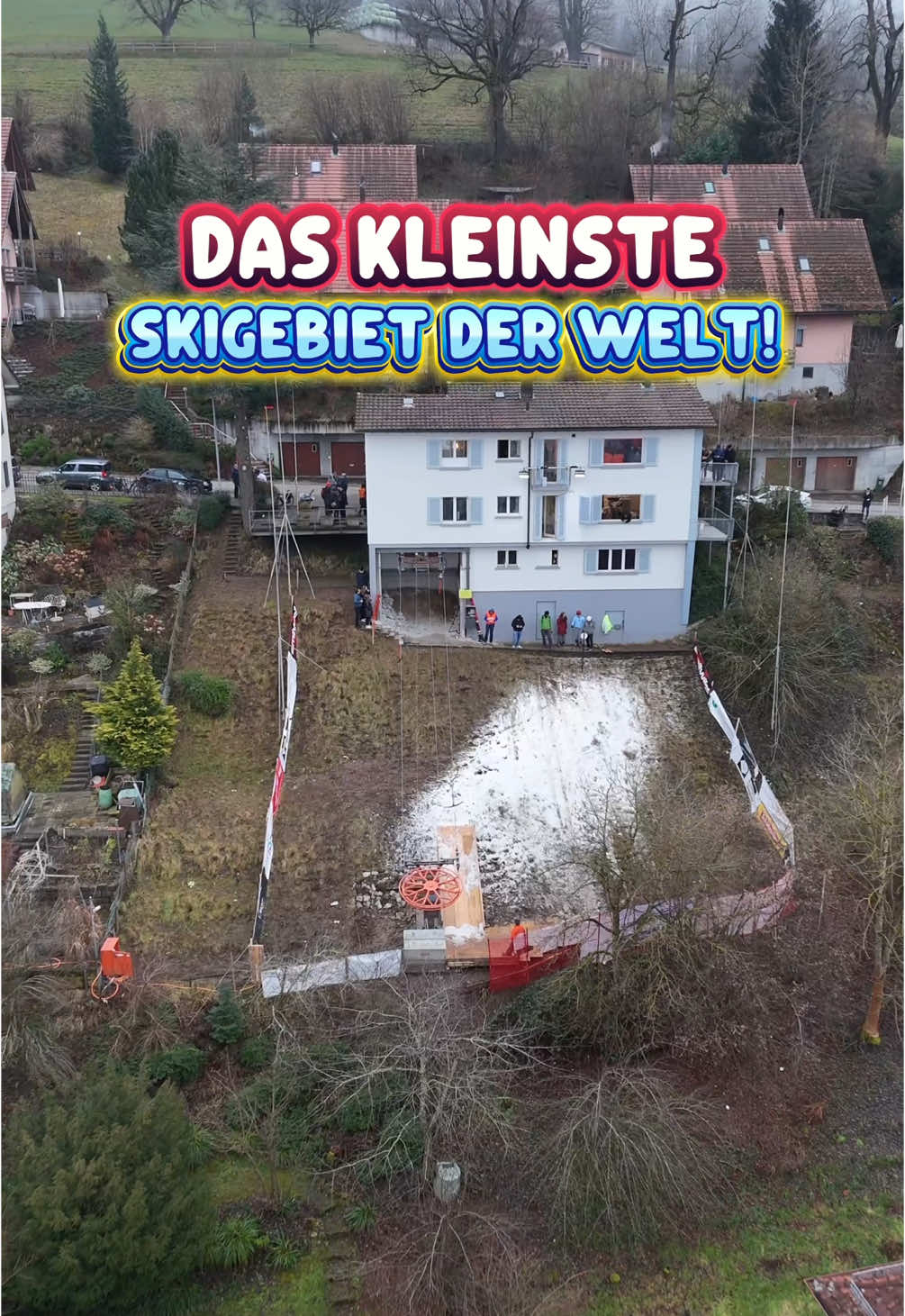 Würdest du dir hier ein Saisonabo lösen? 🎿 Und wieviele Sekunden hatte ich für die Abfahrt? 😂 #kleinstes #skigebiet #welt #rekord #klein #skilift #stgallen #einzigartig #erlebnis #skifahren #beste #freizeit #aktivitäten #ausflug #tipps #idee #schweiz 