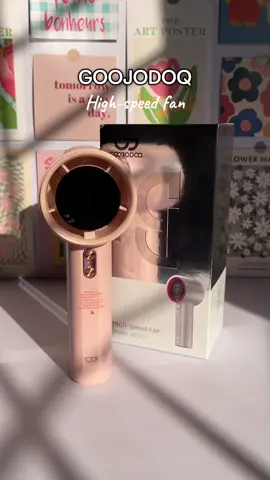 Stay cool on the go with this GOOJODOQ Portable High-speed fan ᥫ᭡ Compact, lightweight, and rechargeable! 💓 it's perfect for travel, outdoor activities, or beating the heat anywhere ☀️ @goojodoq.ph  #goojodoq #goojodoqph #goojodoqminifan #minifan #minifanportable #turbofan 