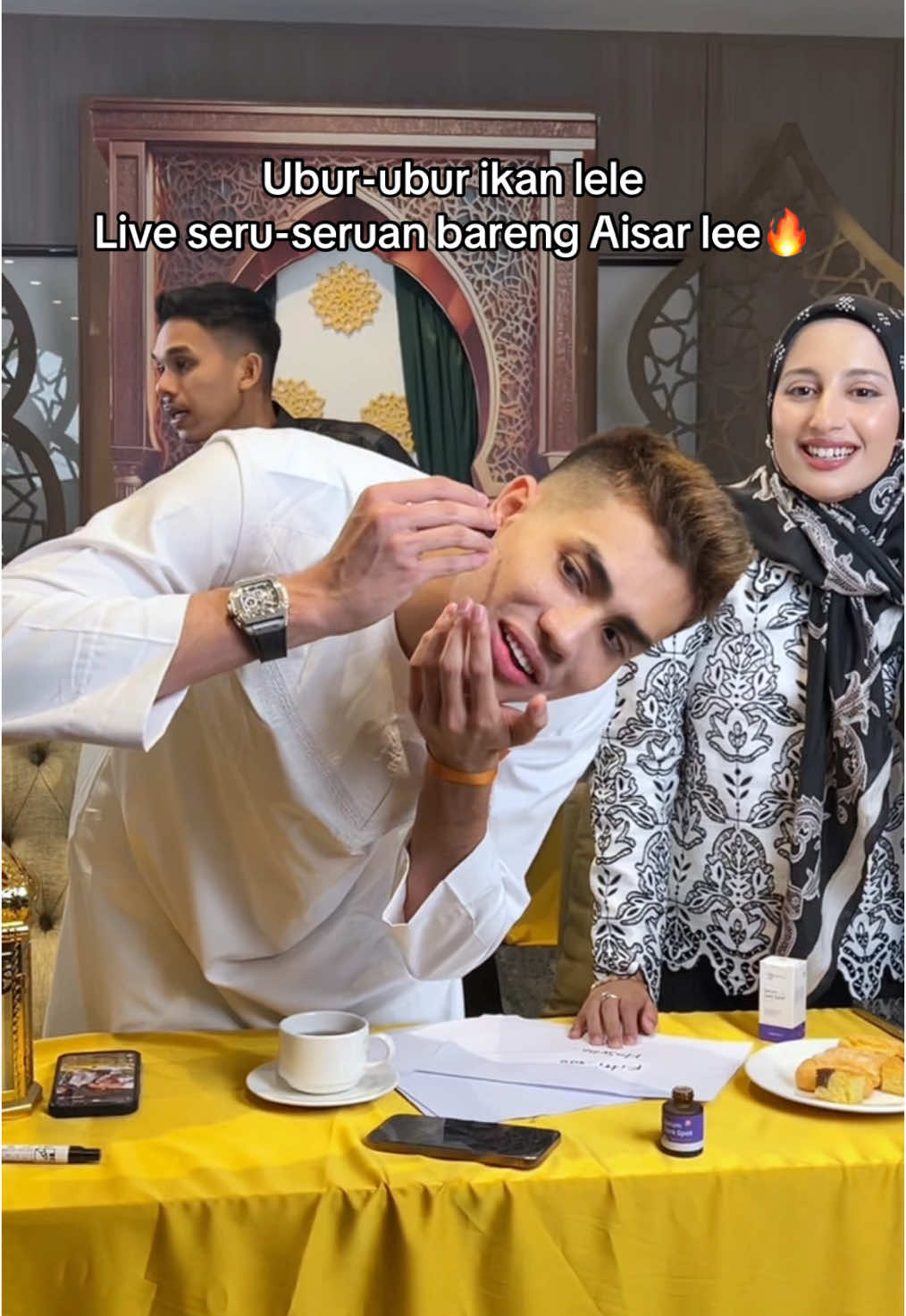Spesial 2.2 aku live bareng @AisarSultanMalaysia harga super ambyar🔥Join ya!!! #aisarkhaledd #liveseru #PromoGuncang22 #hnhskincare #drkamilajaidi 