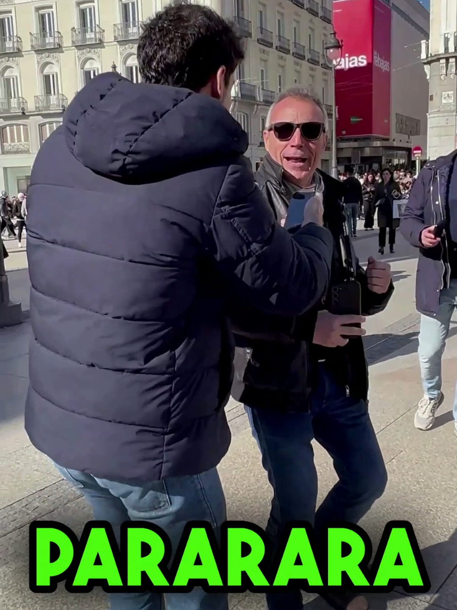 Yo romperé tus... Sigue la canción de la mosca tse tse Para no verte más. Cantando por la calle yo romperé tus fotos. #paranovertemas #yoromperetusfotos #lamoscatsetse #cantandoporlacalle #queopinanporlacalle 