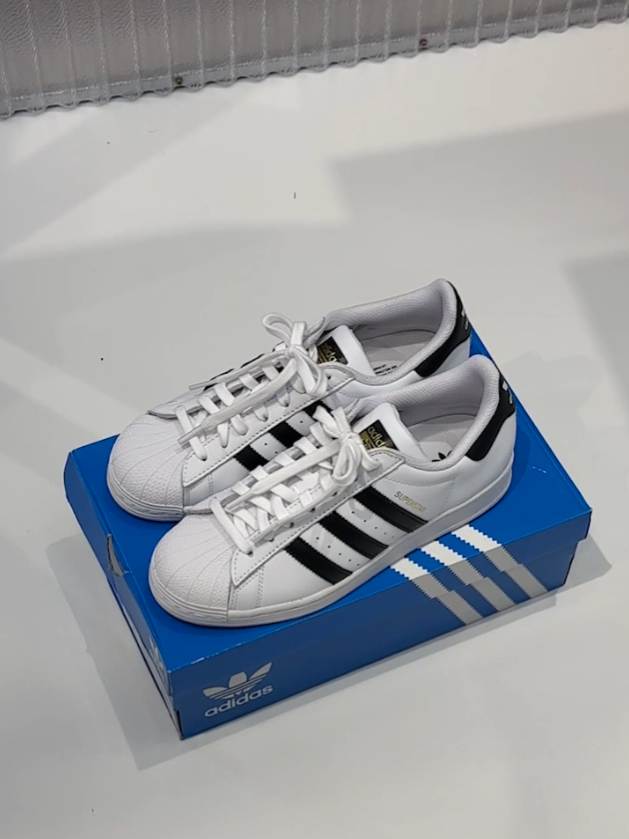นี่แหล่ะ #adidasSuperstar สีขาวที่จริงใจ! ​ #adidasOriginals