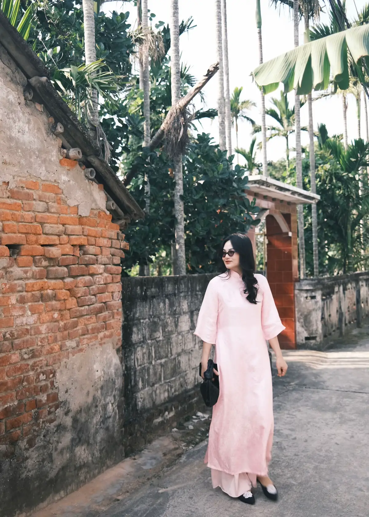 Nếu xinh đẹp, hãy học hành để xứng đáng với nhan sắc đó… Còn nếu chưa đủ đẹp, hãy trở nên thật xuất sắc để không ai bận tâm đến điều đó nữa..✌🏻 CHÚC CHO MỌI CÔ GÁI SẼ TOẢ SÁNG TRONG NĂM MỚI NÀY..✨✨ #momitrendii 