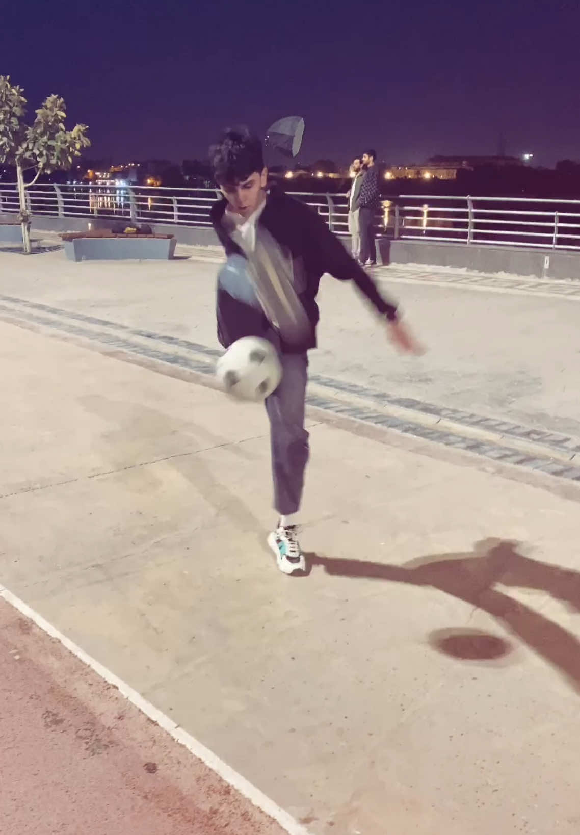 #شعب_الصيني_ماله_حل😂😂 #اكسبلور #كرة_قدم #مهارات_كرة_القدم #استعراض #للونسه_فقط😂😂 