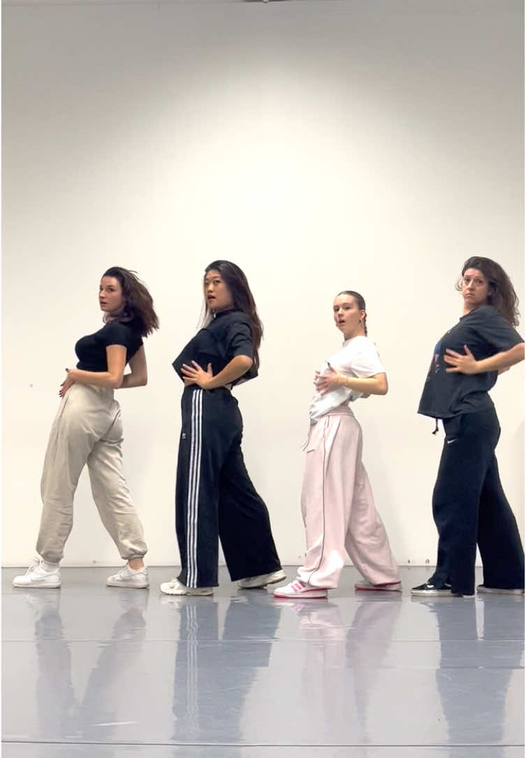 @tate mcrae we’re ready for your show 🔥 #fyp #viraldance #viral #foryourpage #tatemcrae #itsokimok #tatemcraetour Dancers : @maë @Melissa V 