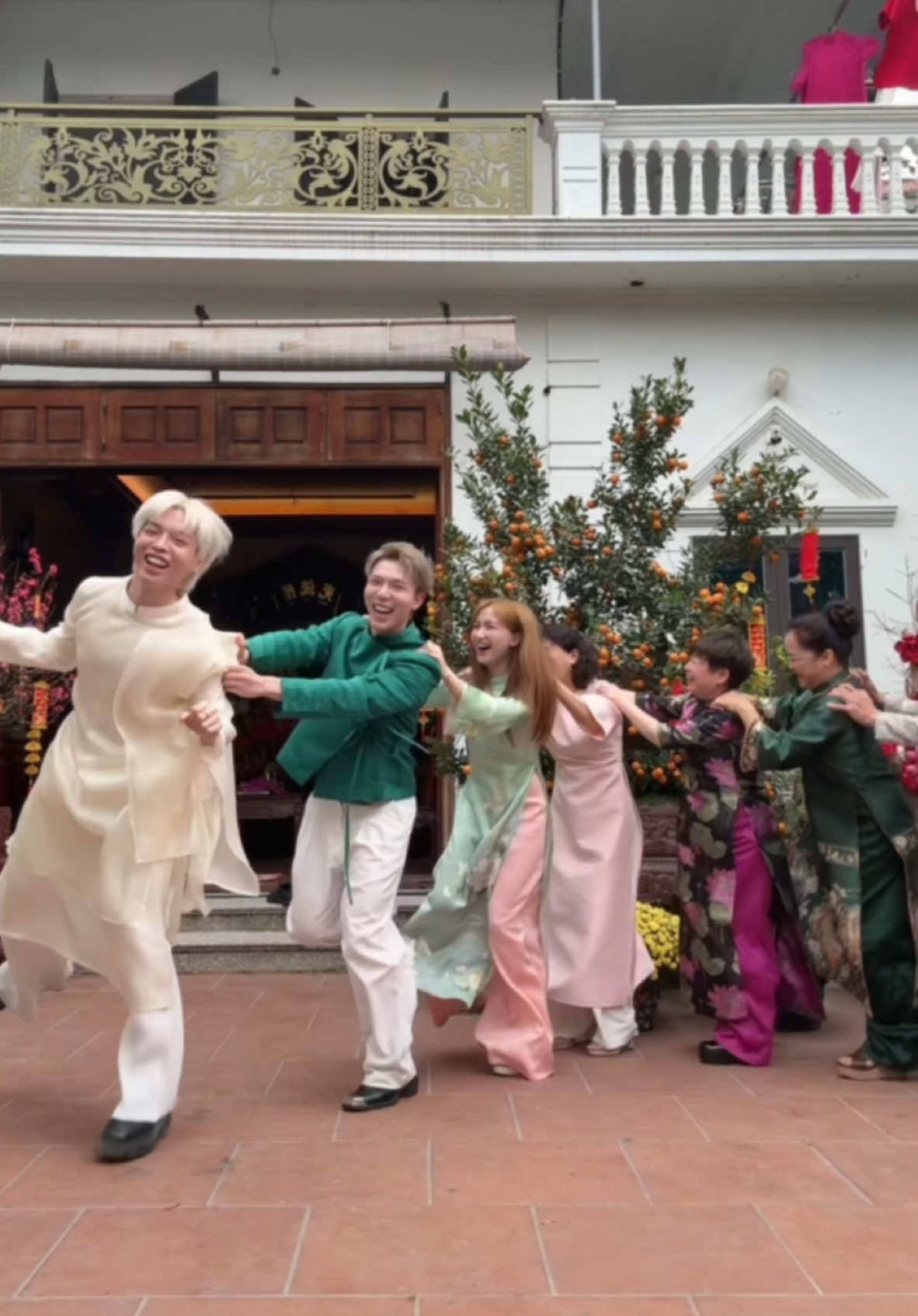 Đại gia đình Hoa Dâm Bụt tụ họp mùng 5 tết 🥰🌺 @Hoà Minzy @ERIK #ducphuc#ducphuczy #erik #giadinhhoadambut #hoadambut #tet #ilovetiktok #tiktokgiaitri 